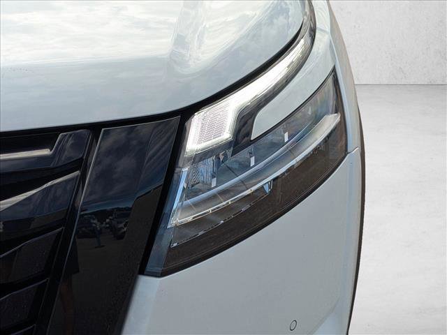 Used 2022 Nissan Pathfinder SL w/ Lighting Package (N92) image 9