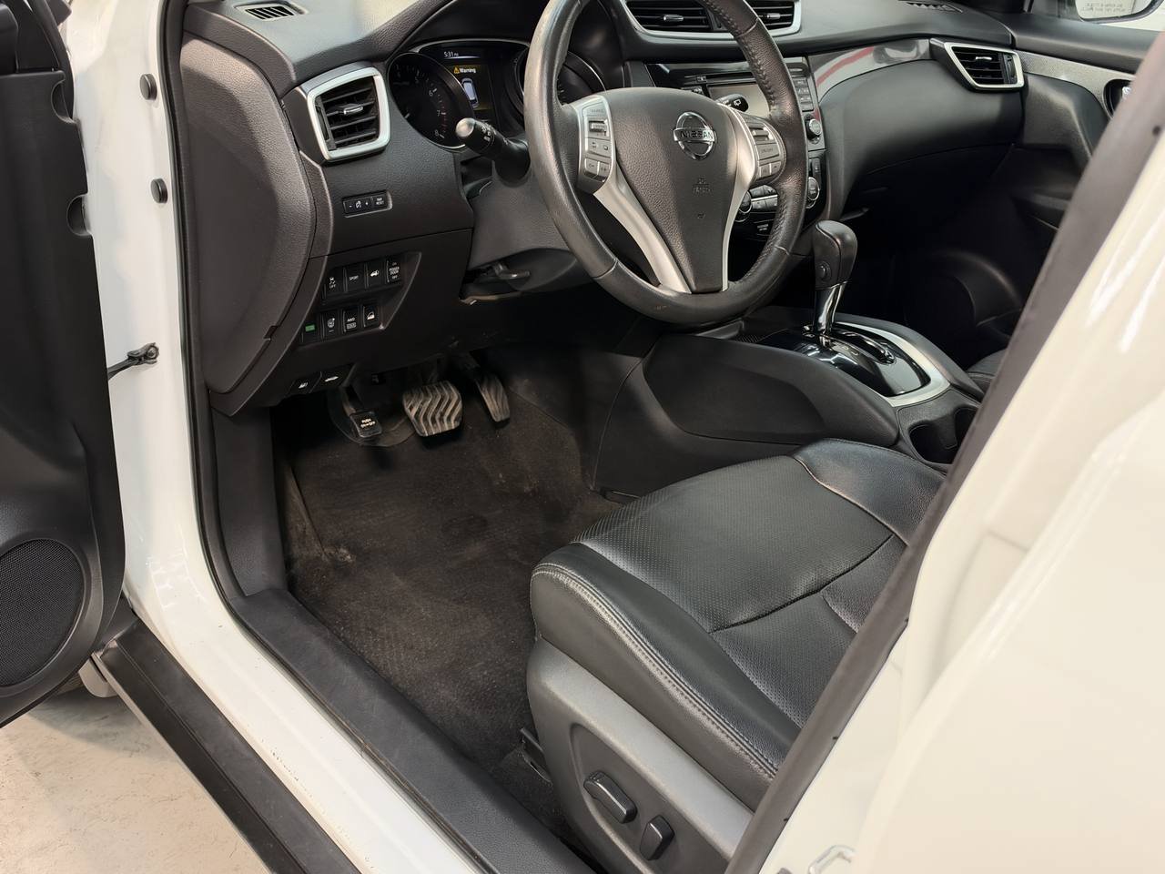 Used 2016 Nissan Rogue SL AWD/4WD image 18