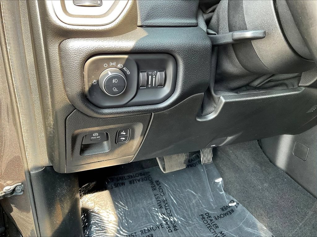 Used 2019 RAM 1500 Laramie AWD/4WD image 25