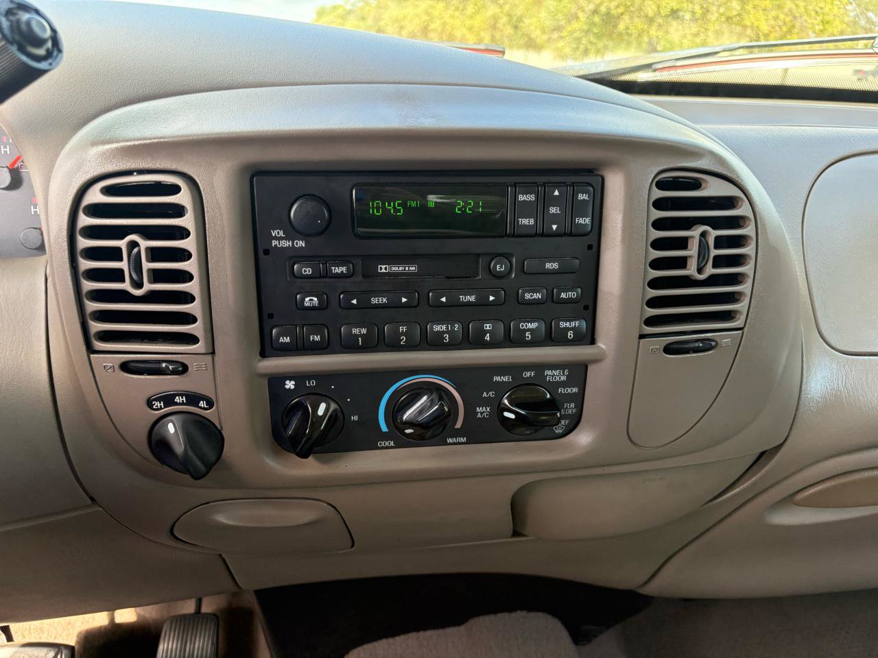 Used 2001 Ford F150 Lariat AWD/4WD image 50
