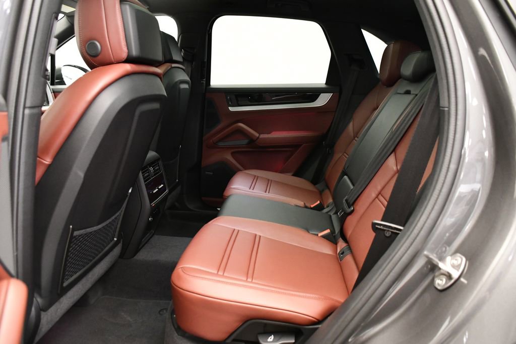Certified 2025 Porsche Cayenne image 47