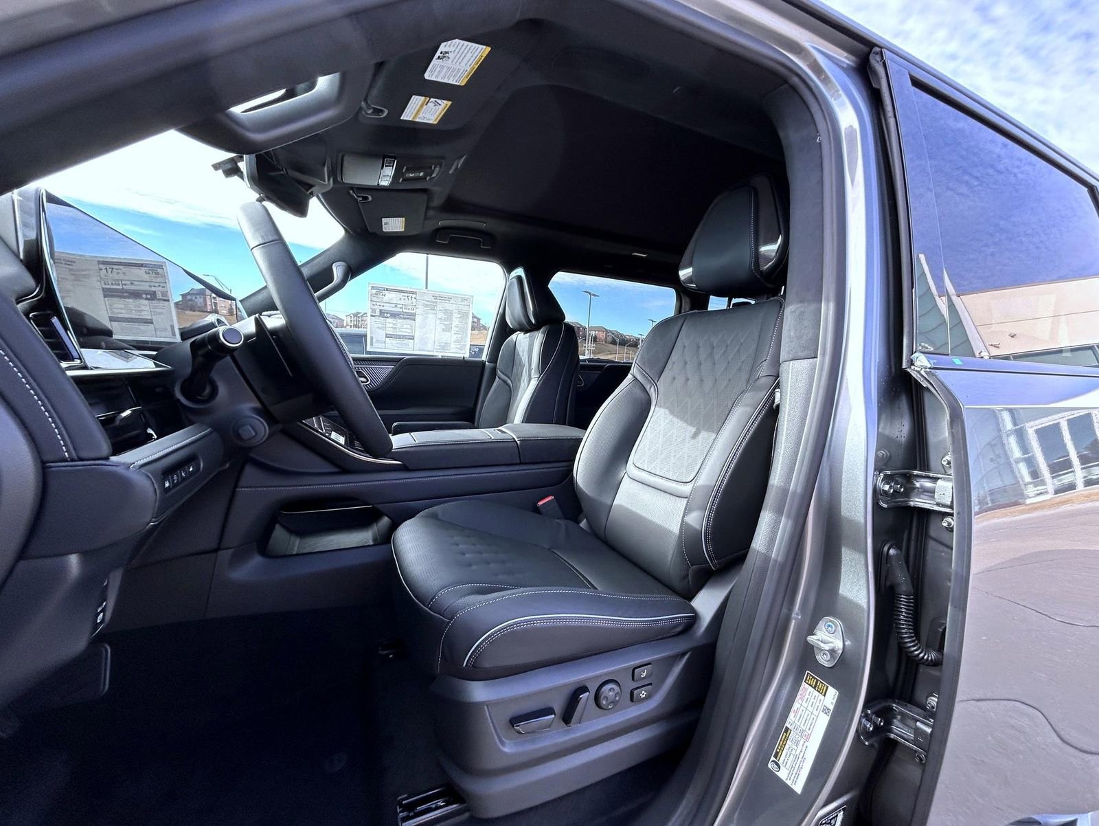 New 2026 INFINITI QX80 Autograph w/ Premium Cargo Package image 9