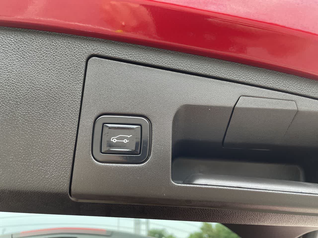 Certified 2022 Cadillac XT4 Premium Luxury w/ Enhanced Visibility Package AWD/4WD image 18