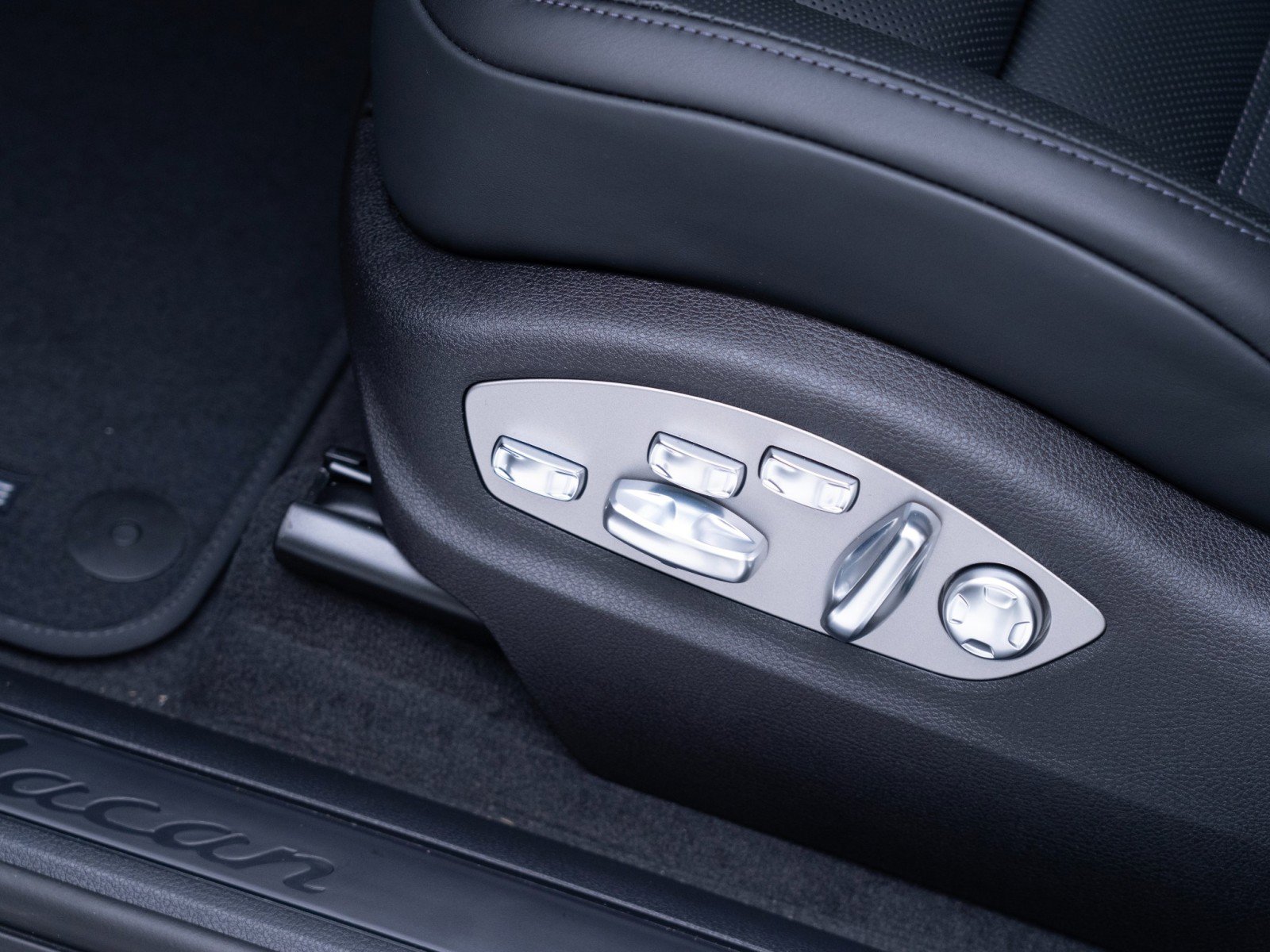 New 2026 Porsche Macan image 15