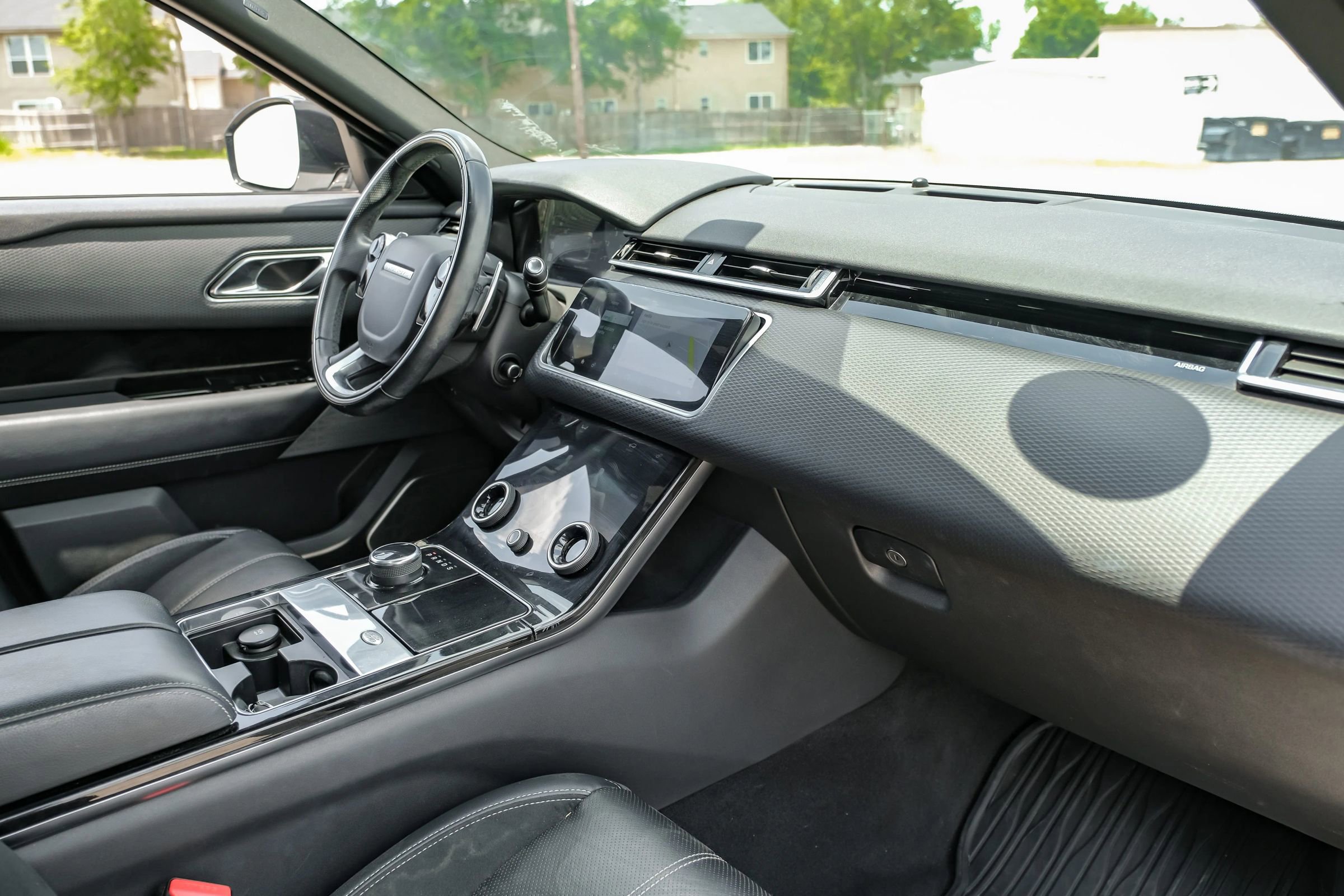 Used 2018 Land Rover Range Rover Velar R-Dynamic SE image 13