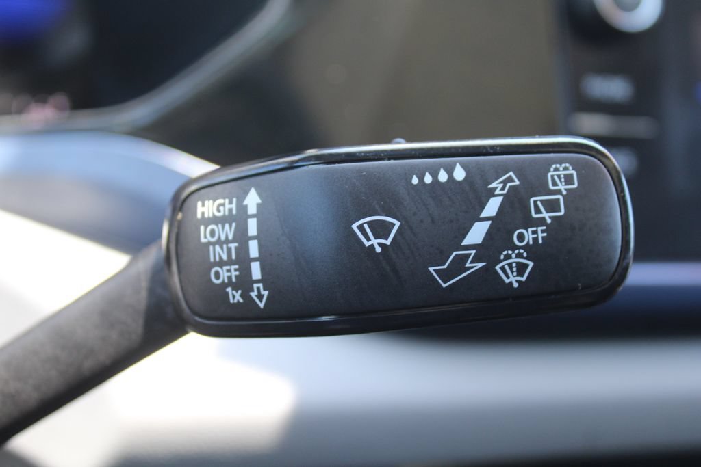 Used 2023 Volkswagen Taos SE w/ Panoramic Sunroof Package FWD image 33