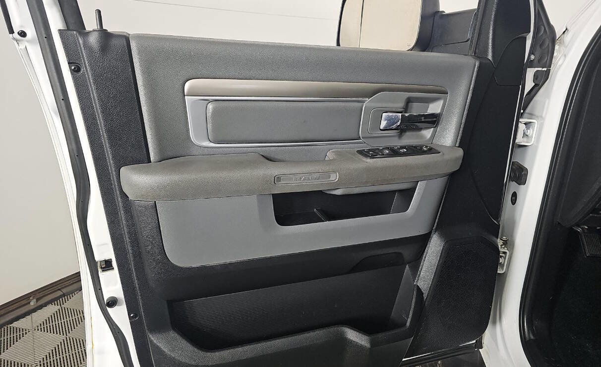 Used 2016 RAM 3500 Big Horn image 6