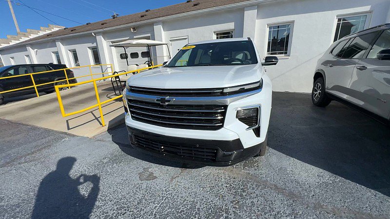 New 2026 Chevrolet Traverse High Country w/ LPO, Floor Liner Package image 2