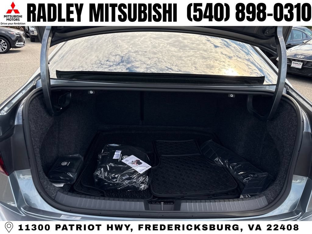 Used 2024 Volkswagen Jetta SE FWD image 14