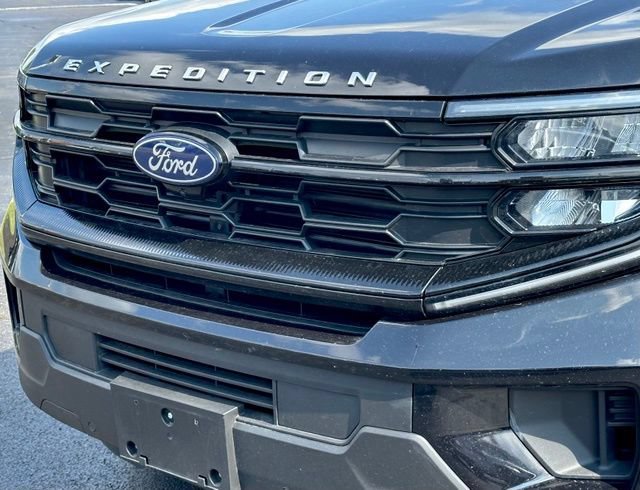 Used 2025 Ford Expedition Active AWD/4WD image 6