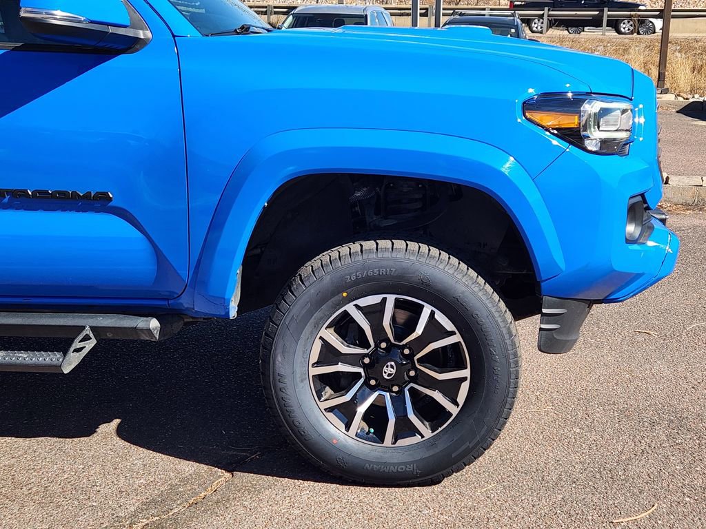 Used 2020 Toyota Tacoma TRD Sport w/ TRD Premium Sport Package AWD/4WD image 29