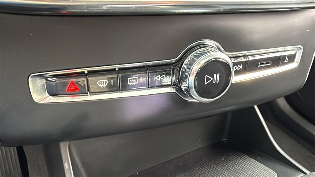 Certified 2025 Volvo XC90 B5 Plus image 19