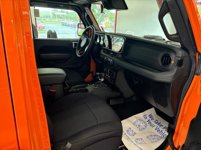 Certified 2025 Jeep Gladiator Mojave w/ Convenience Group AWD/4WD image 37