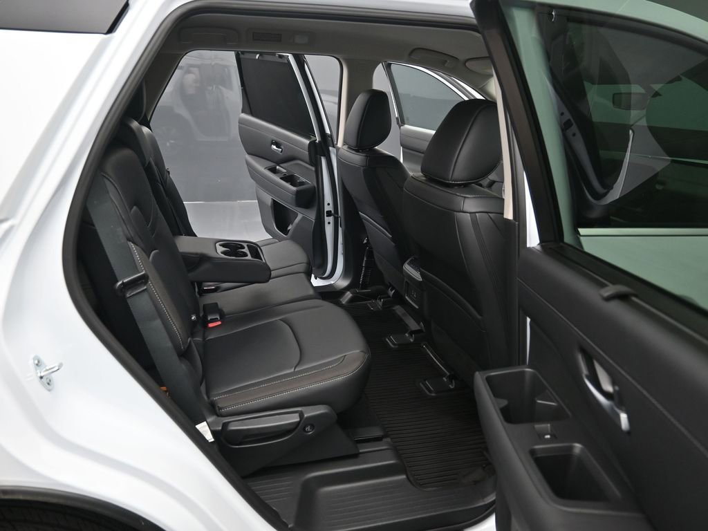 Used 2025 Nissan Pathfinder SL w/ Black Appearance Package AWD/4WD image 31