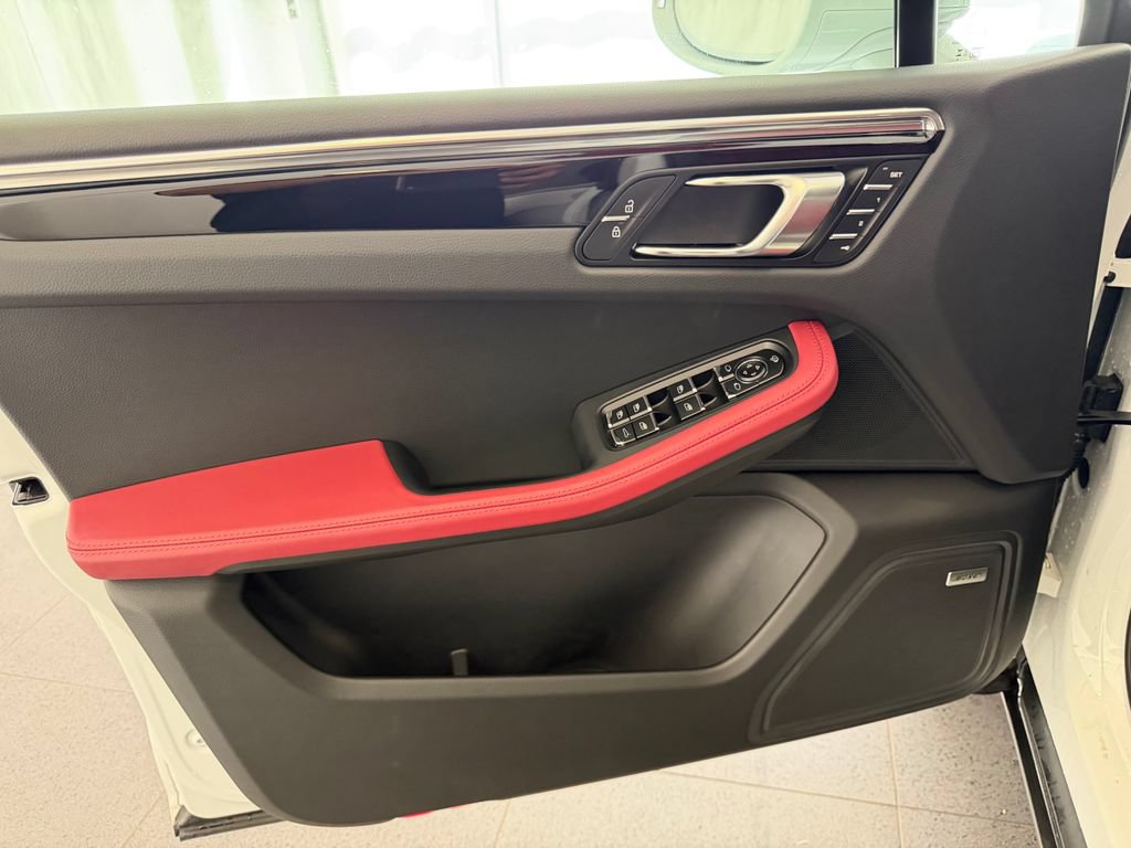 Certified 2026 Porsche Macan S AWD/4WD image 15