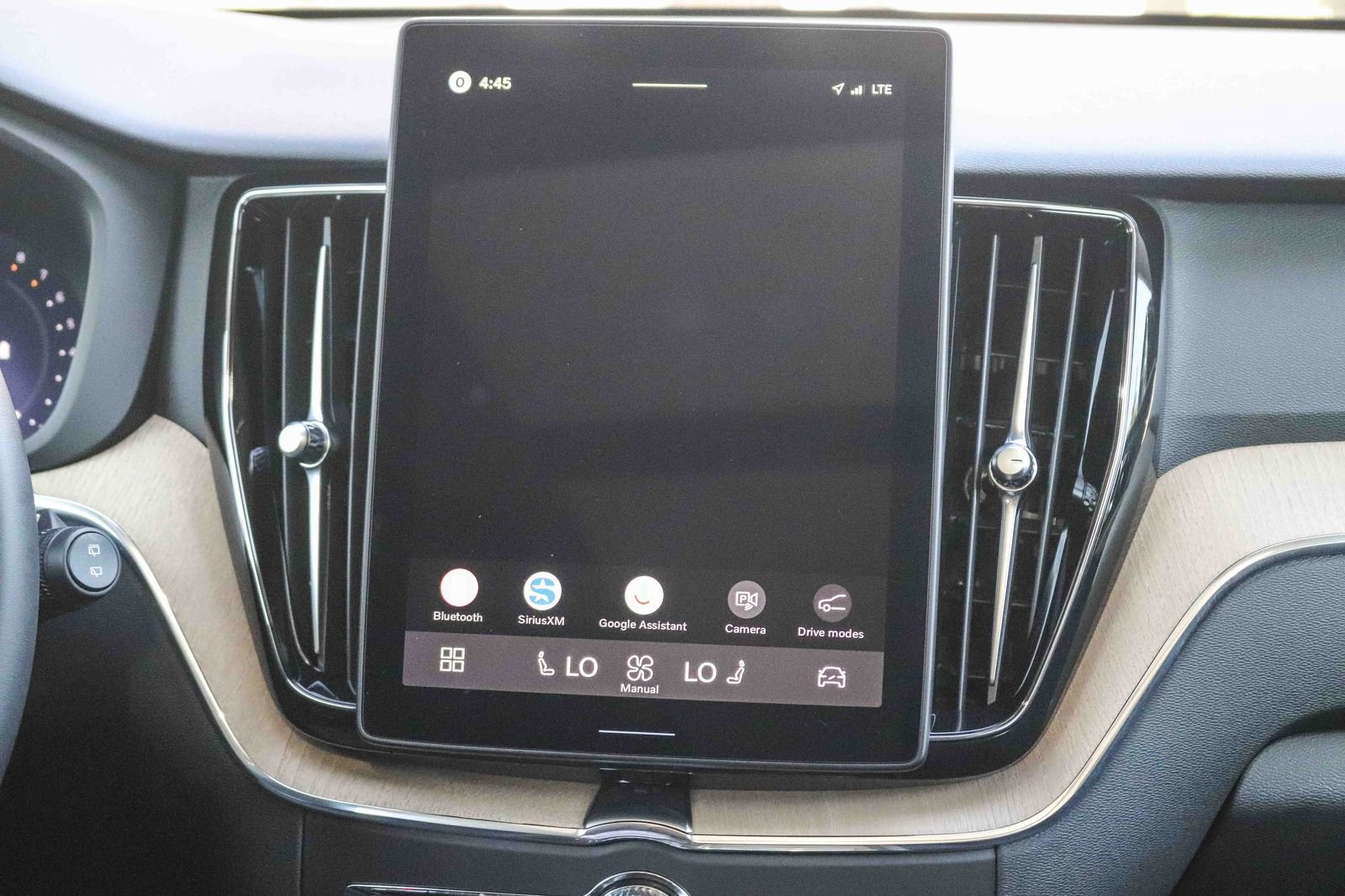 Certified 2026 Volvo XC60 B5 Core AWD/4WD image 15