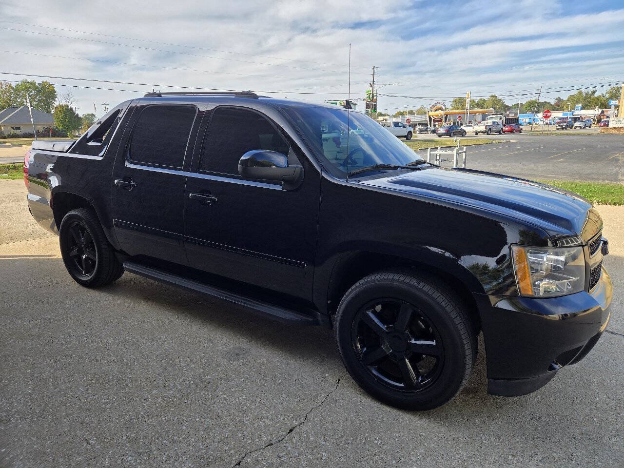 Used 2010 Chevrolet Avalanche LTZ AWD/4WD image 5