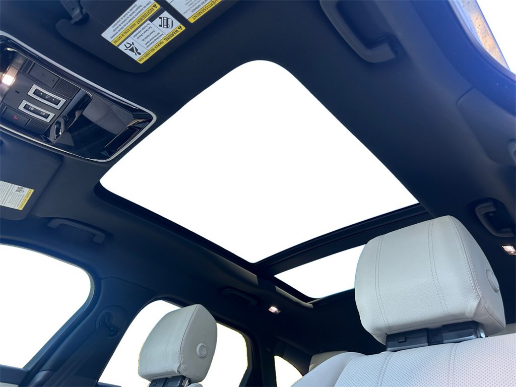 Used 2020 Land Rover Range Rover Velar R-Dynamic S image 11