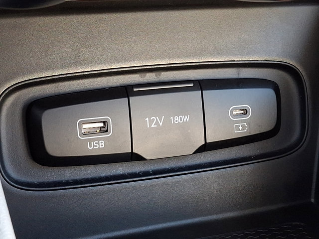 Certified 2024 Hyundai Venue SEL image 25