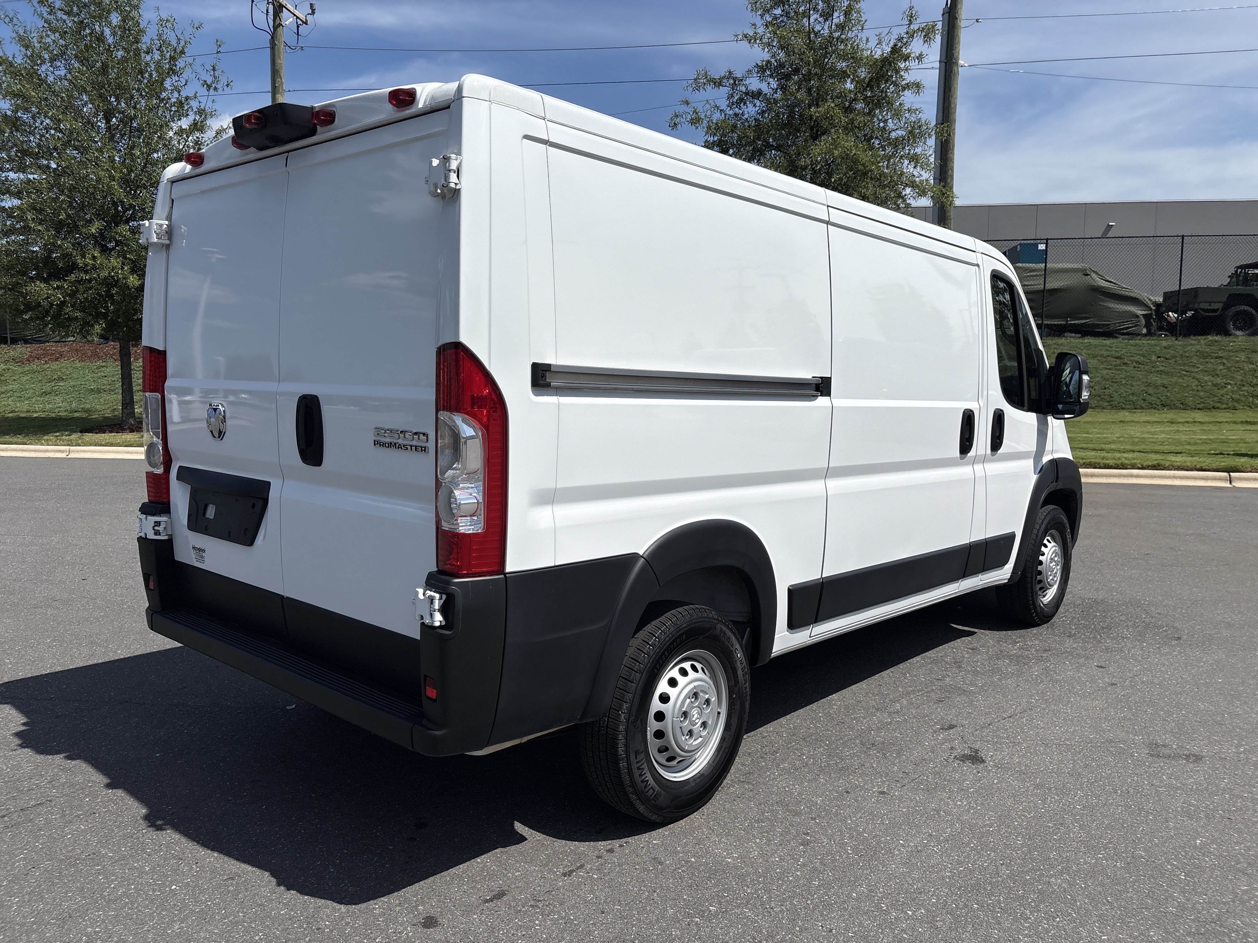 Used 2025 RAM ProMaster 2500 w/ Convenience Group FWD image 9