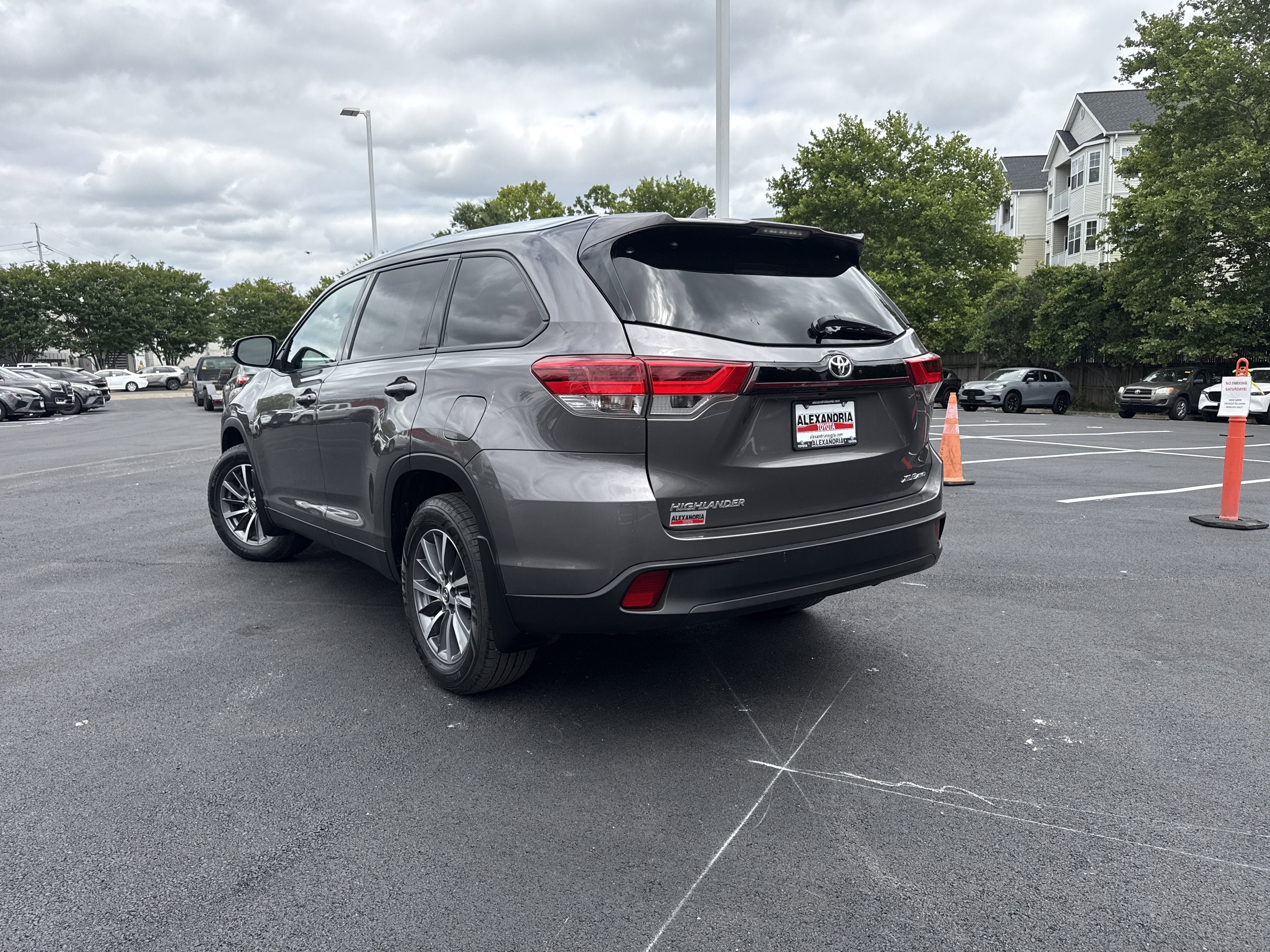 Used 2019 Toyota Highlander XLE AWD/4WD image 5