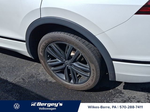 Certified 2022 Volkswagen Tiguan SE R-Line AWD/4WD image 9