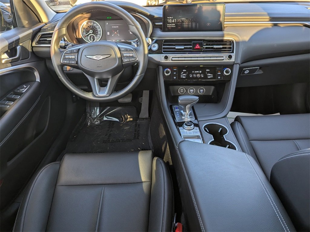 Used 2025 Genesis G70 2.5T image 19