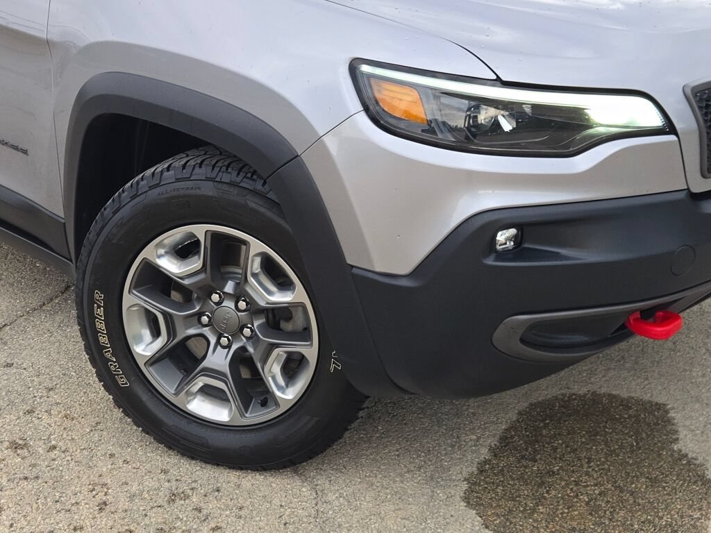 Used 2019 Jeep Cherokee Trailhawk AWD/4WD image 3