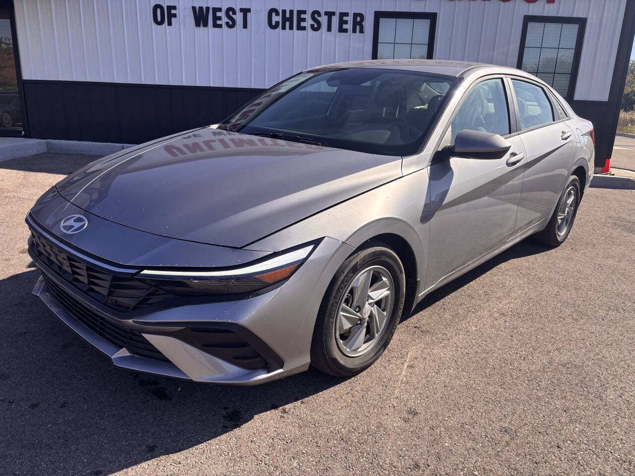 Used 2025 Hyundai Elantra SE FWD image 3