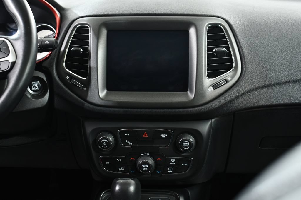 Used 2017 Jeep Compass Trailhawk w/ Leather Interior Group AWD/4WD image 9