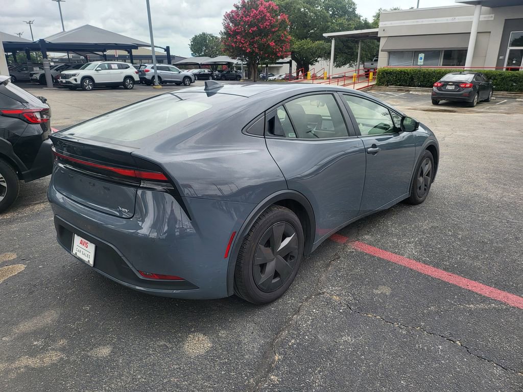 Used 2024 Toyota Prius LE FWD image 8