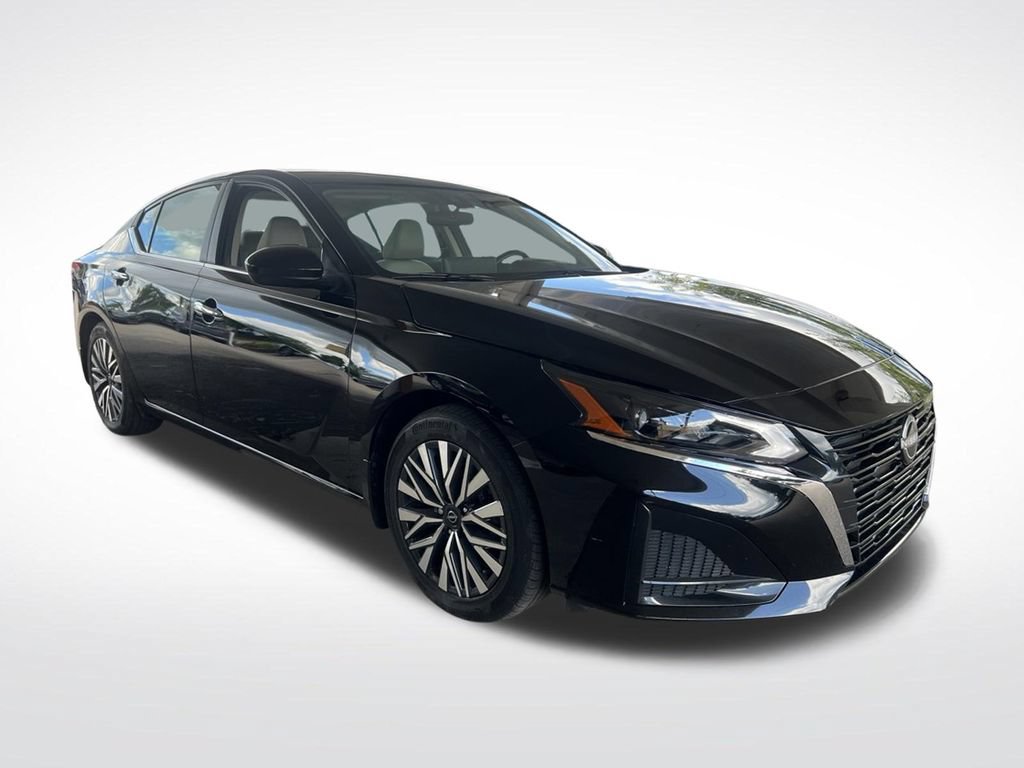 Certified 2024 Nissan Altima 2.5 SV w/ SV Premium Package FWD image 3