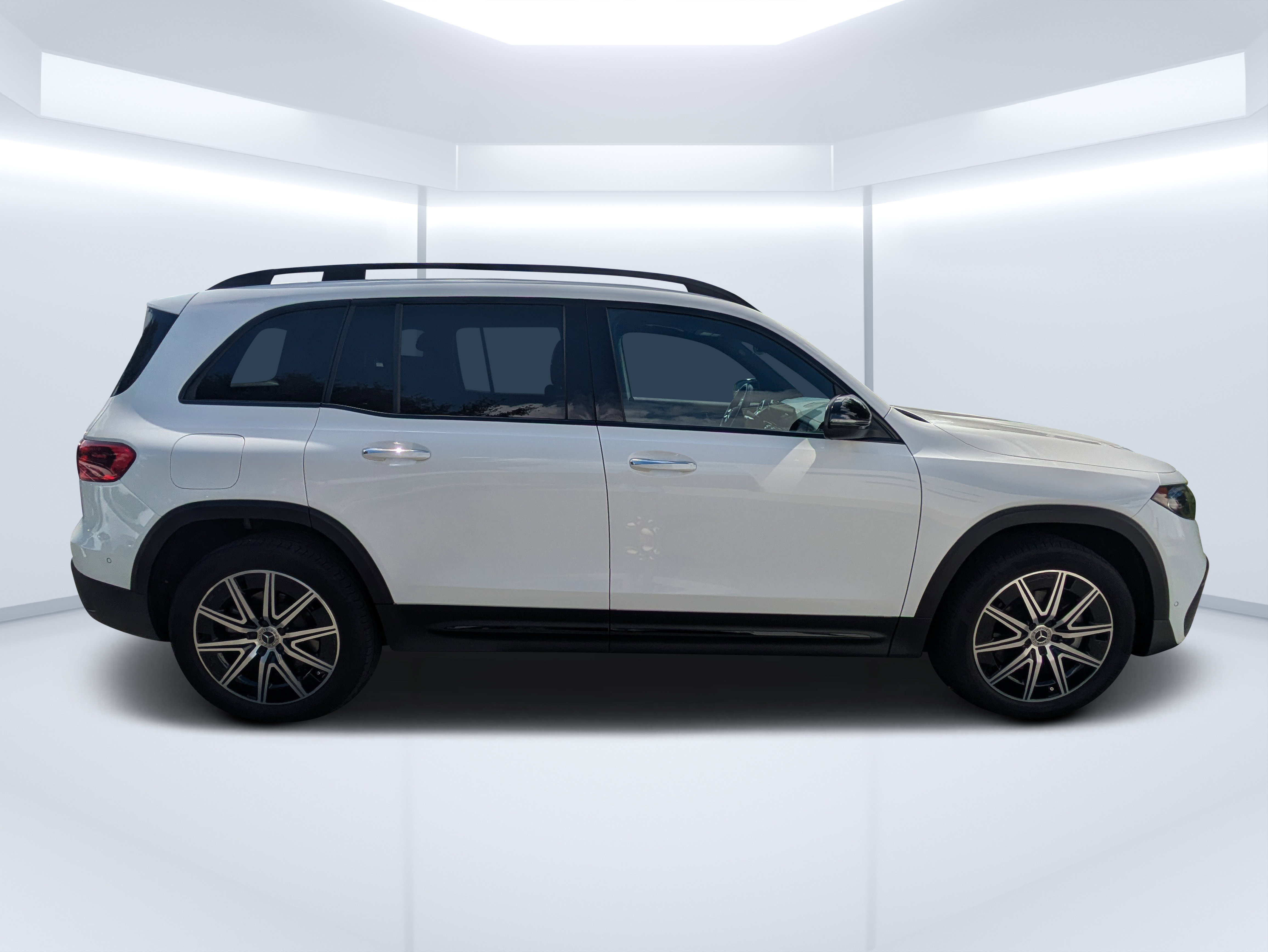 Used 2024 Mercedes-Benz EQB 350 4MATIC SUV image 3