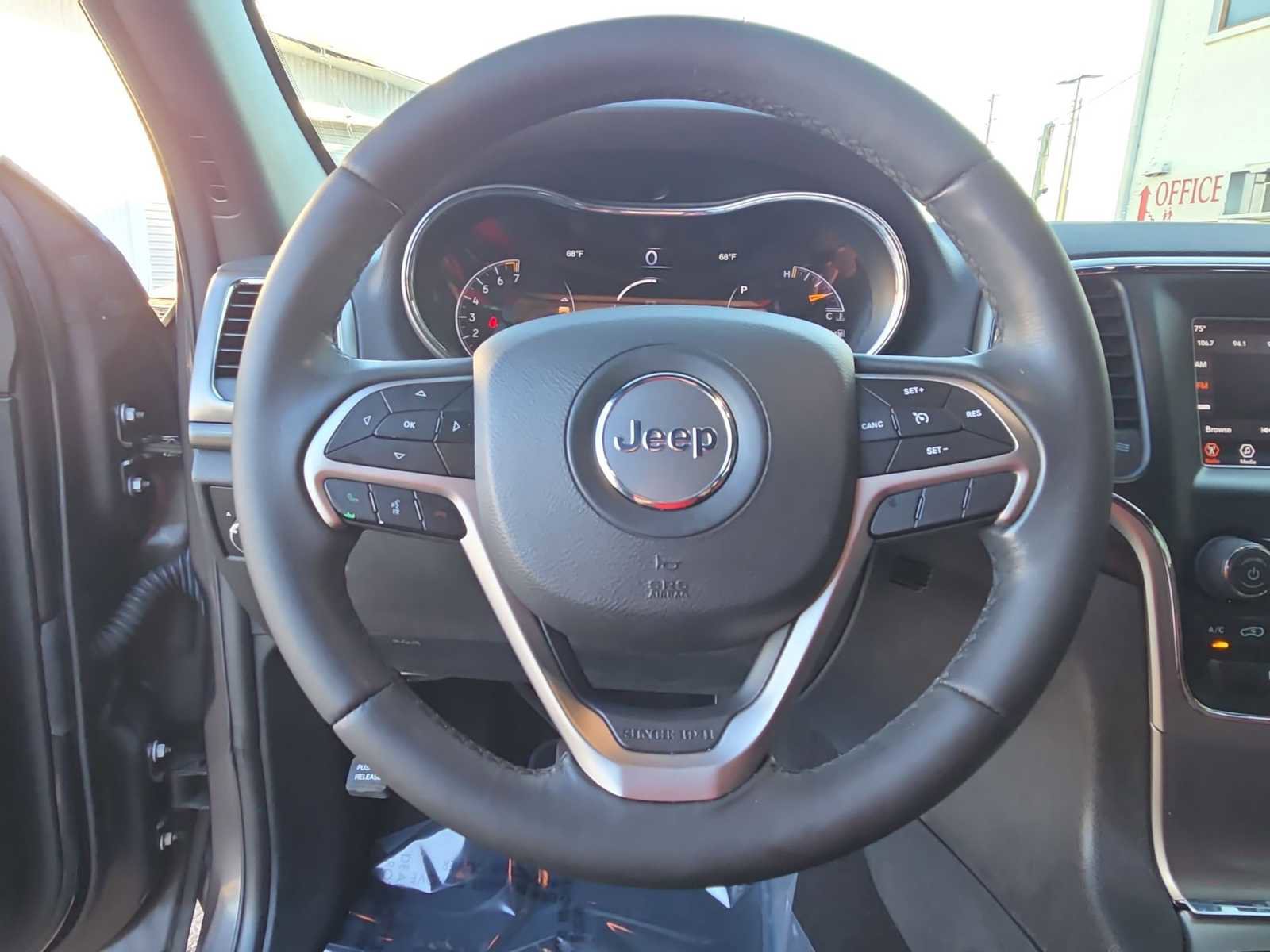 Used 2019 Jeep Grand Cherokee Laredo image 21