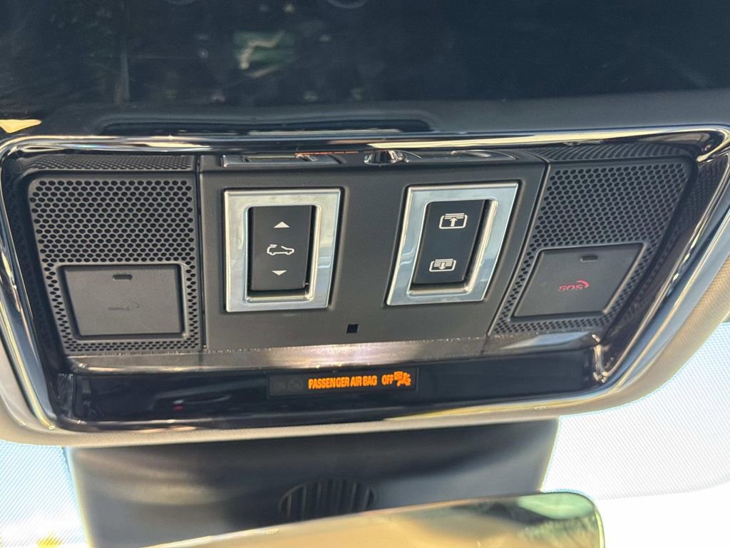 Used 2020 Land Rover Range Rover Velar S image 19