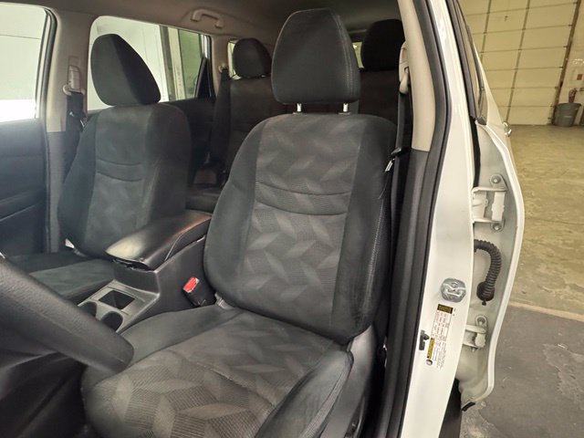Used 2016 Nissan Rogue SV w/ SV Family Package AWD/4WD image 26