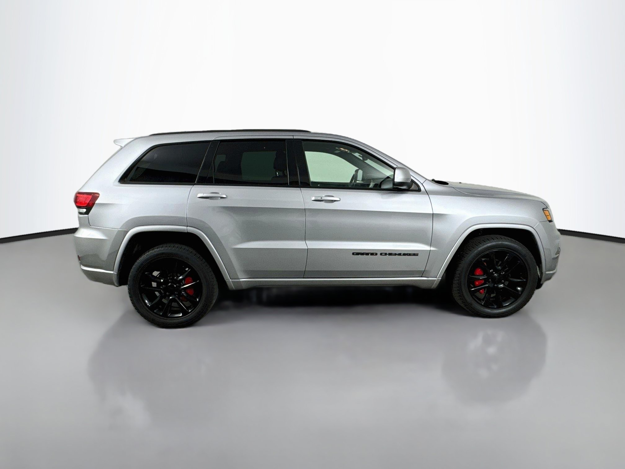 Used 2019 Jeep Grand Cherokee Altitude AWD/4WD image 8