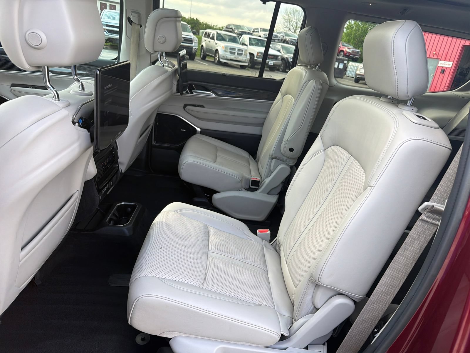 Used 2022 Jeep Wagoneer Series III w/ Premium Group I AWD/4WD image 29
