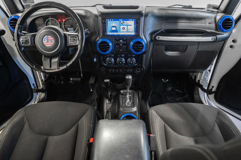 Used 2015 Jeep Wrangler Unlimited Rubicon w/ Connectivity Group image 17