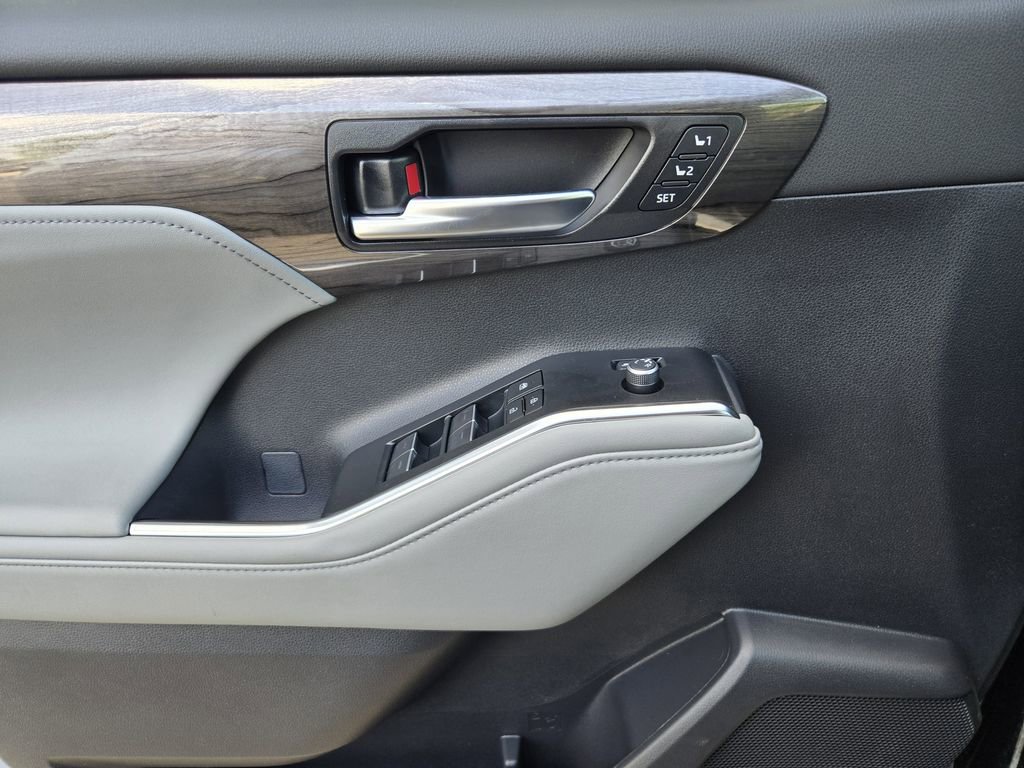 New 2026 Toyota Highlander Platinum AWD/4WD image 15