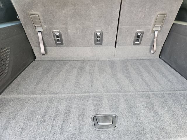 Used 2025 Chevrolet Suburban LS RWD image 34