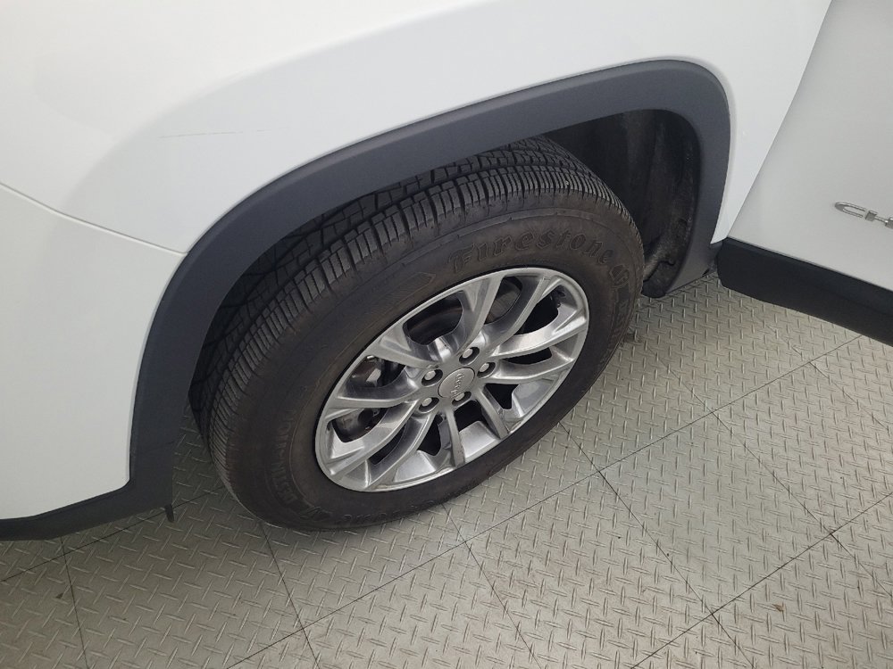 Used 2020 Jeep Cherokee Latitude Plus AWD/4WD image 31