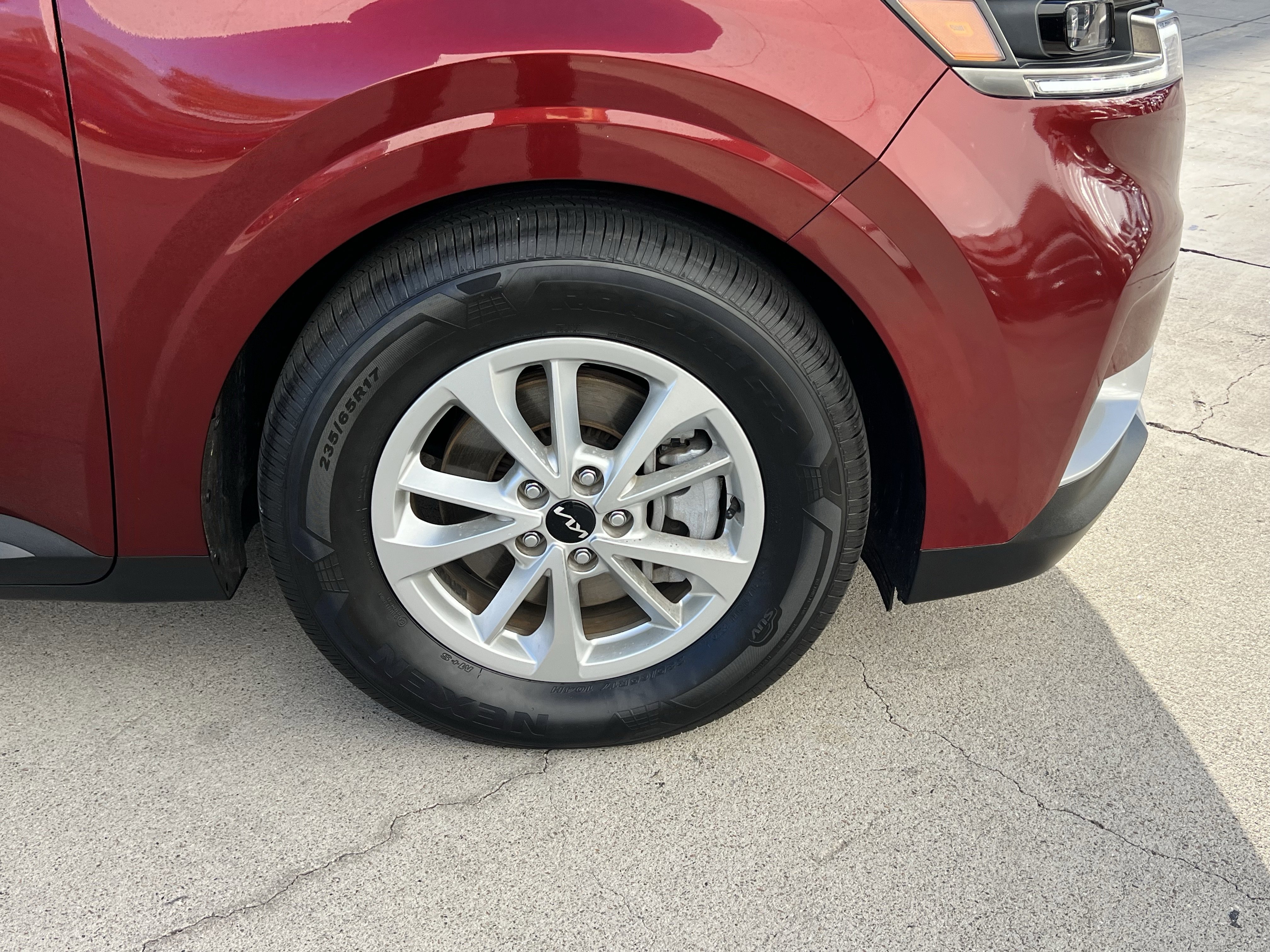 Used 2024 Kia Carnival LX image 10