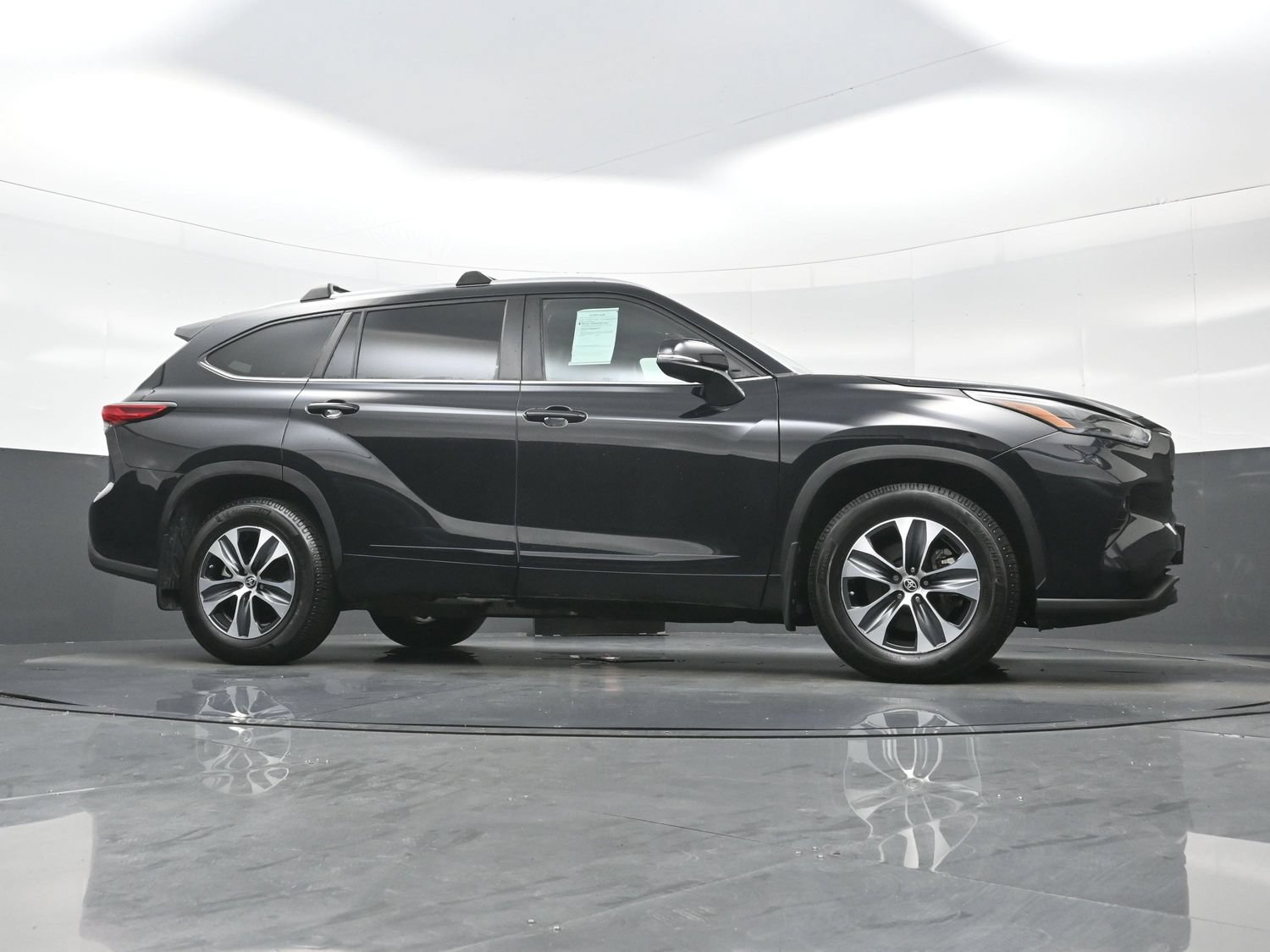 Used 2023 Toyota Highlander XLE AWD/4WD image 35