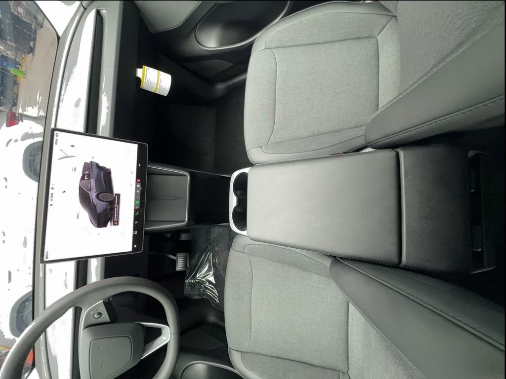Used 2026 Tesla Model Y 2WD image 33