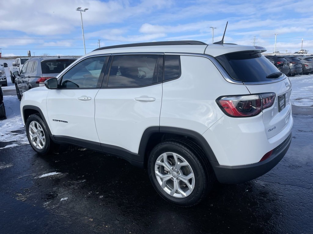 Used 2024 Jeep Compass Latitude image 6