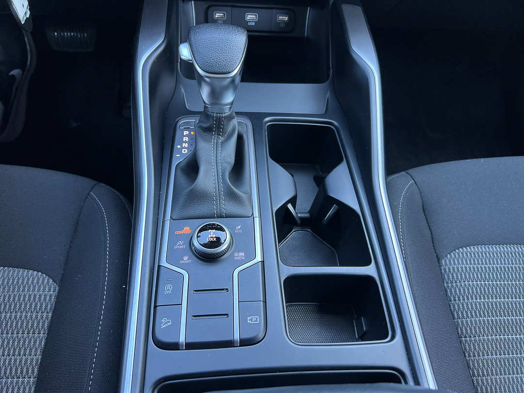 Used 2023 Kia Sorento LX image 44