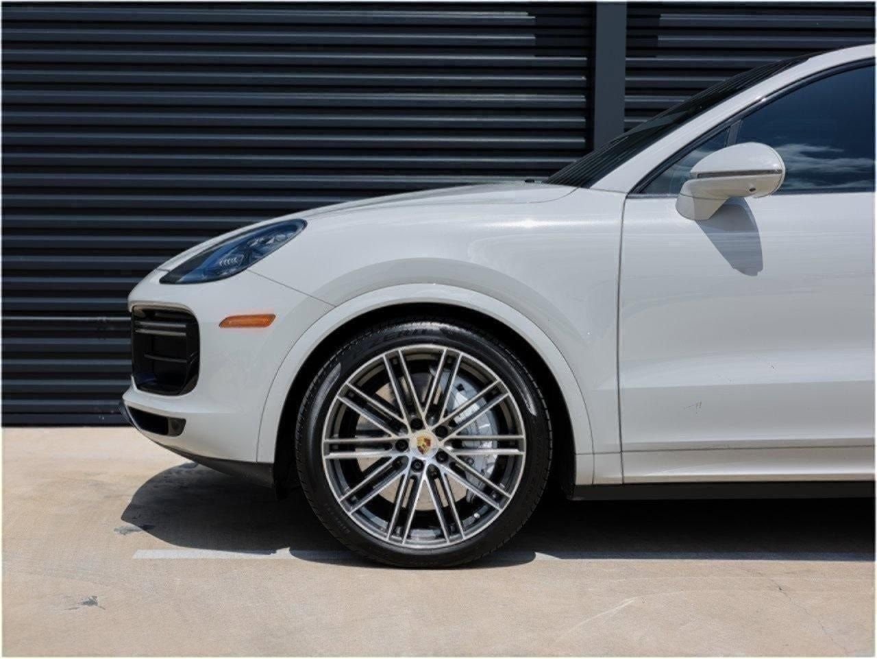 Certified 2022 Porsche Cayenne Turbo image 11