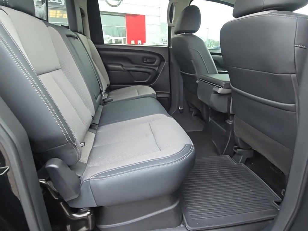 Used 2019 Nissan Titan S image 23