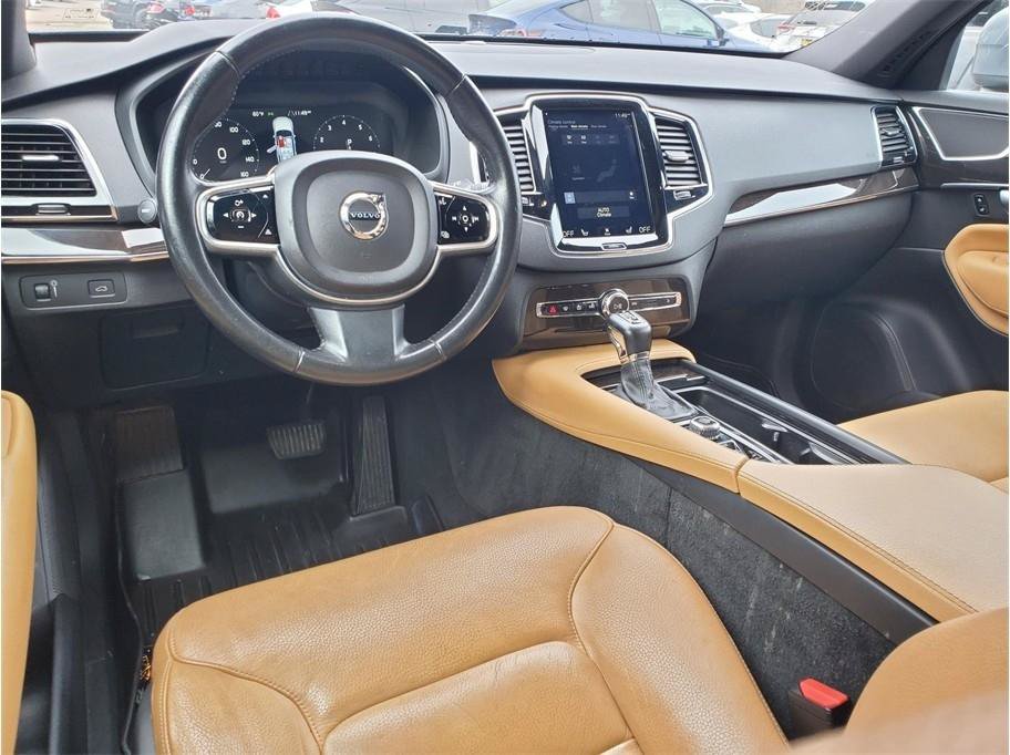 Used 2018 Volvo XC90 T6 Momentum w/ Momentum Plus Package AWD/4WD image 27
